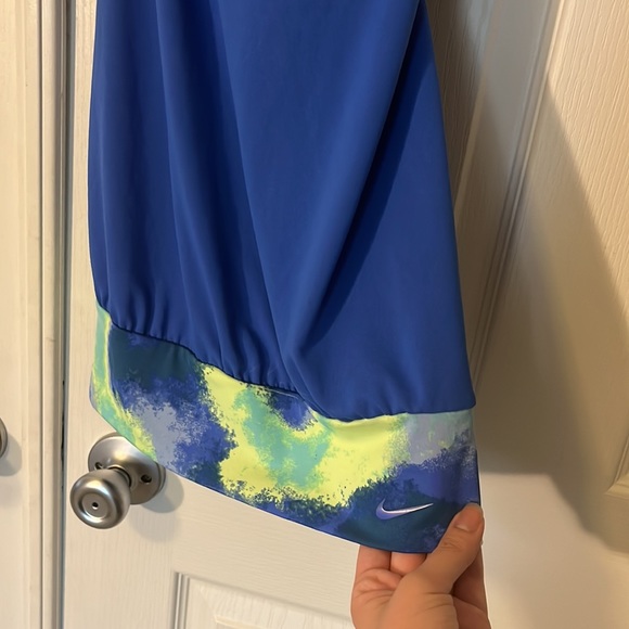 Nike tank top with built in bra size small NWT - Picture 2 of 7